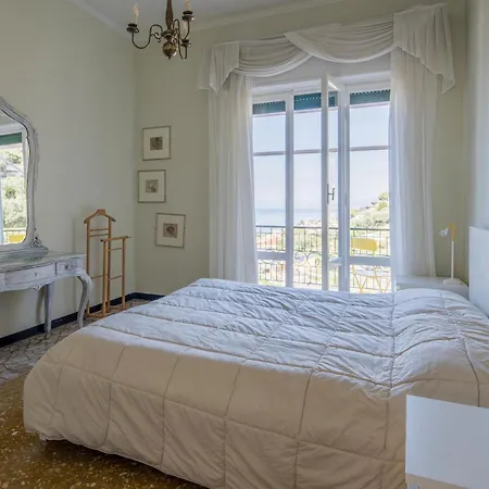 Seaside View, Wifi Apartment *
